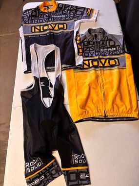 Awesome mens medium Capo cycling jersey, vest and bib
